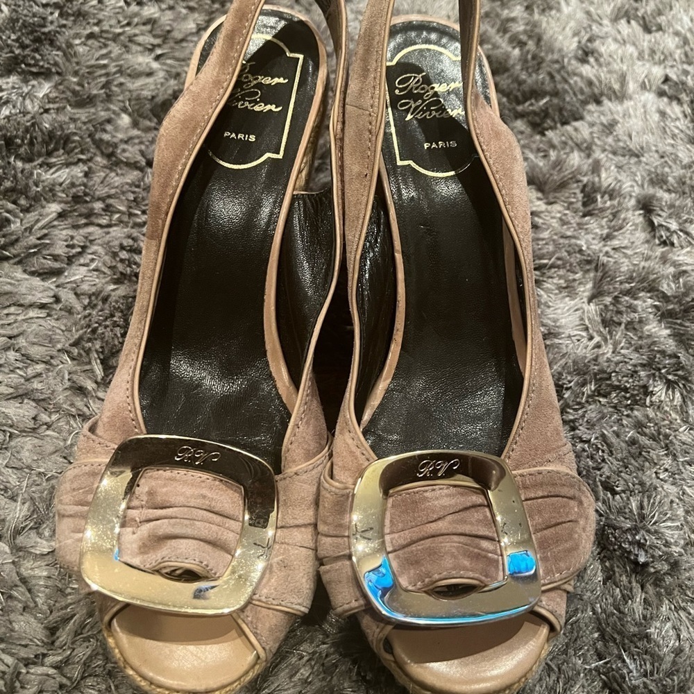 ROGER VIVIER WEDGED SUEDE SANDALS